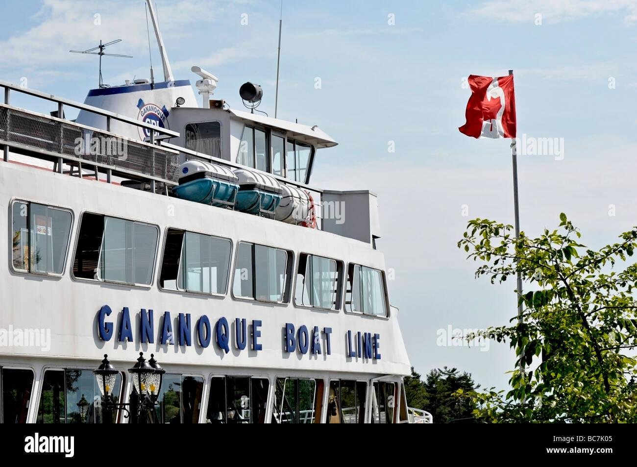 Bateau avec les touristes en croisière des Mille-Îles en Ontario Canada Banque D'Images