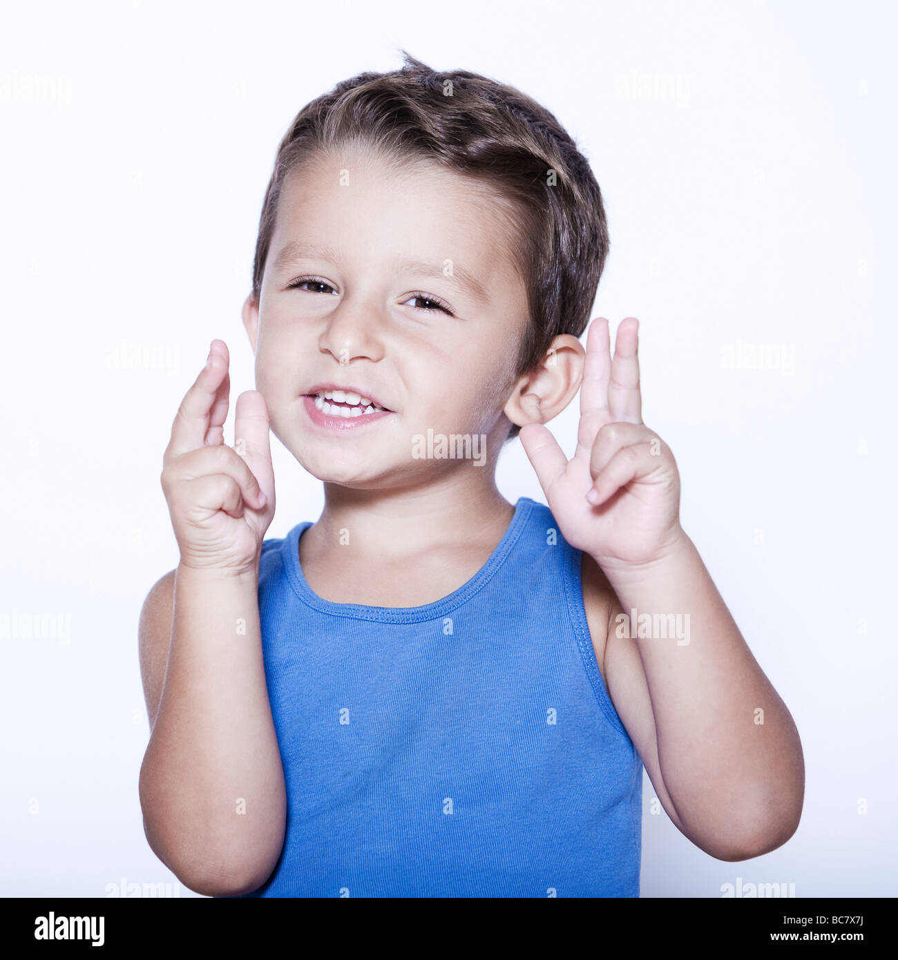 Charmant et expressif studio portrait enfant fond isolé Banque D'Images