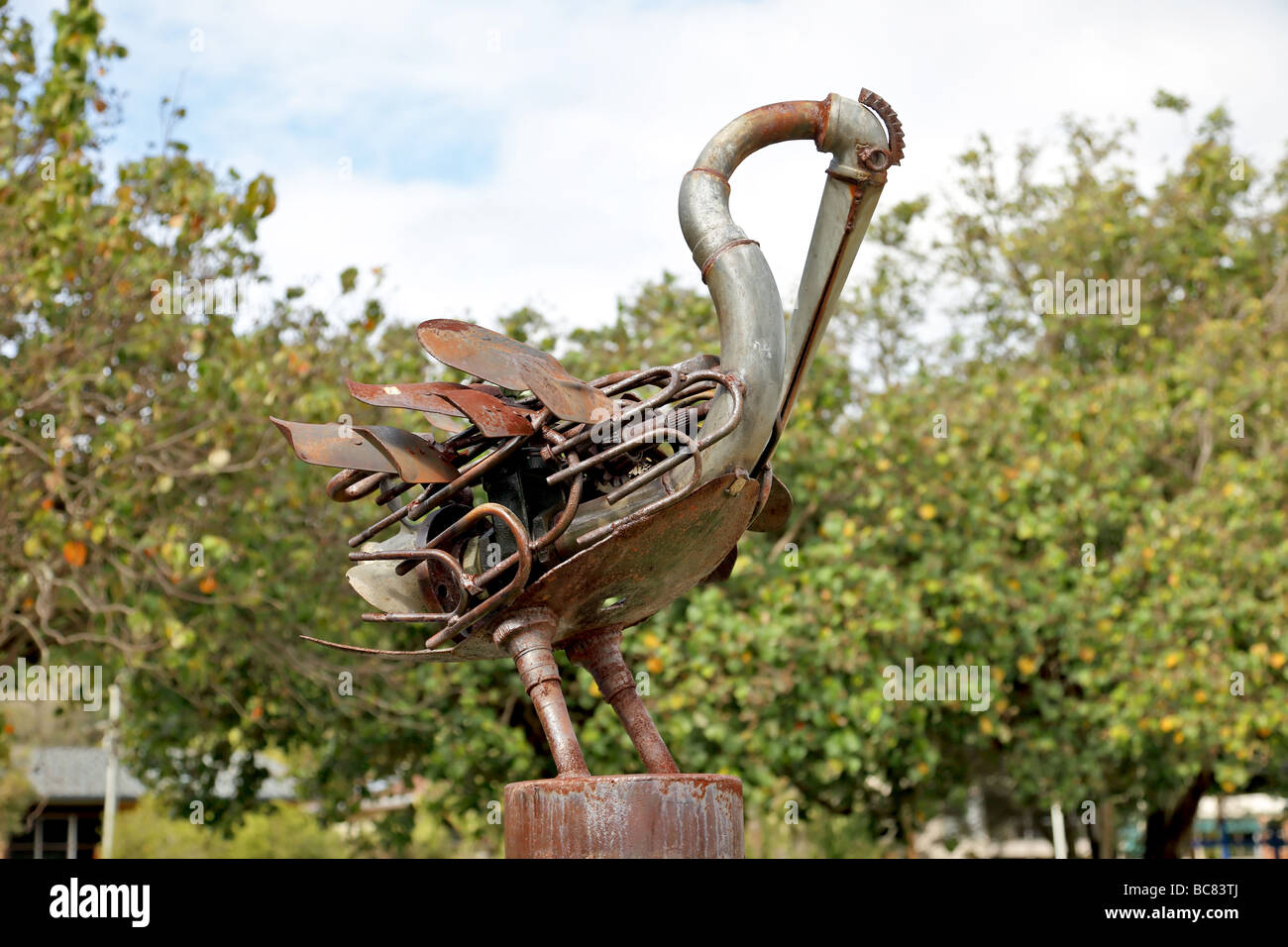Metal Sculpture d'un oiseau de l'eau créés à partir de ferraille marine parts Banque D'Images