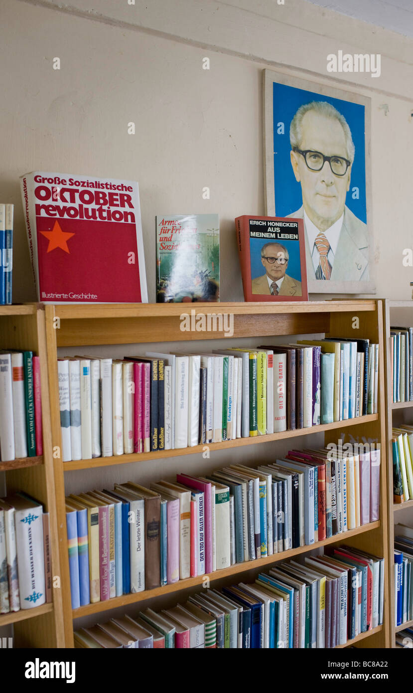 Livres dans une Prora musée Banque D'Images