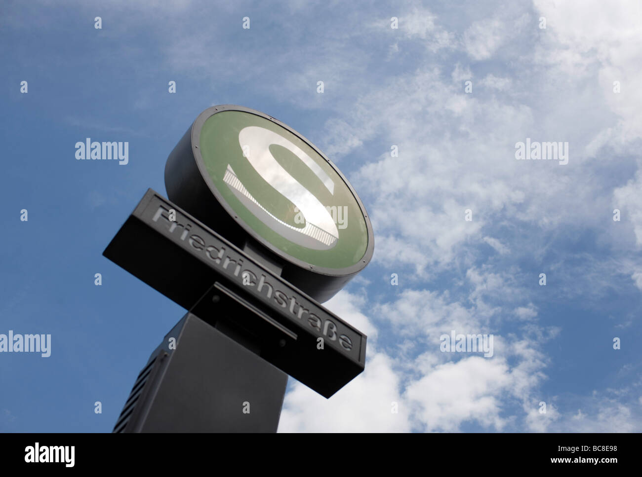 S Bahnhof Friedrichstrasse de Berlin Banque D'Images