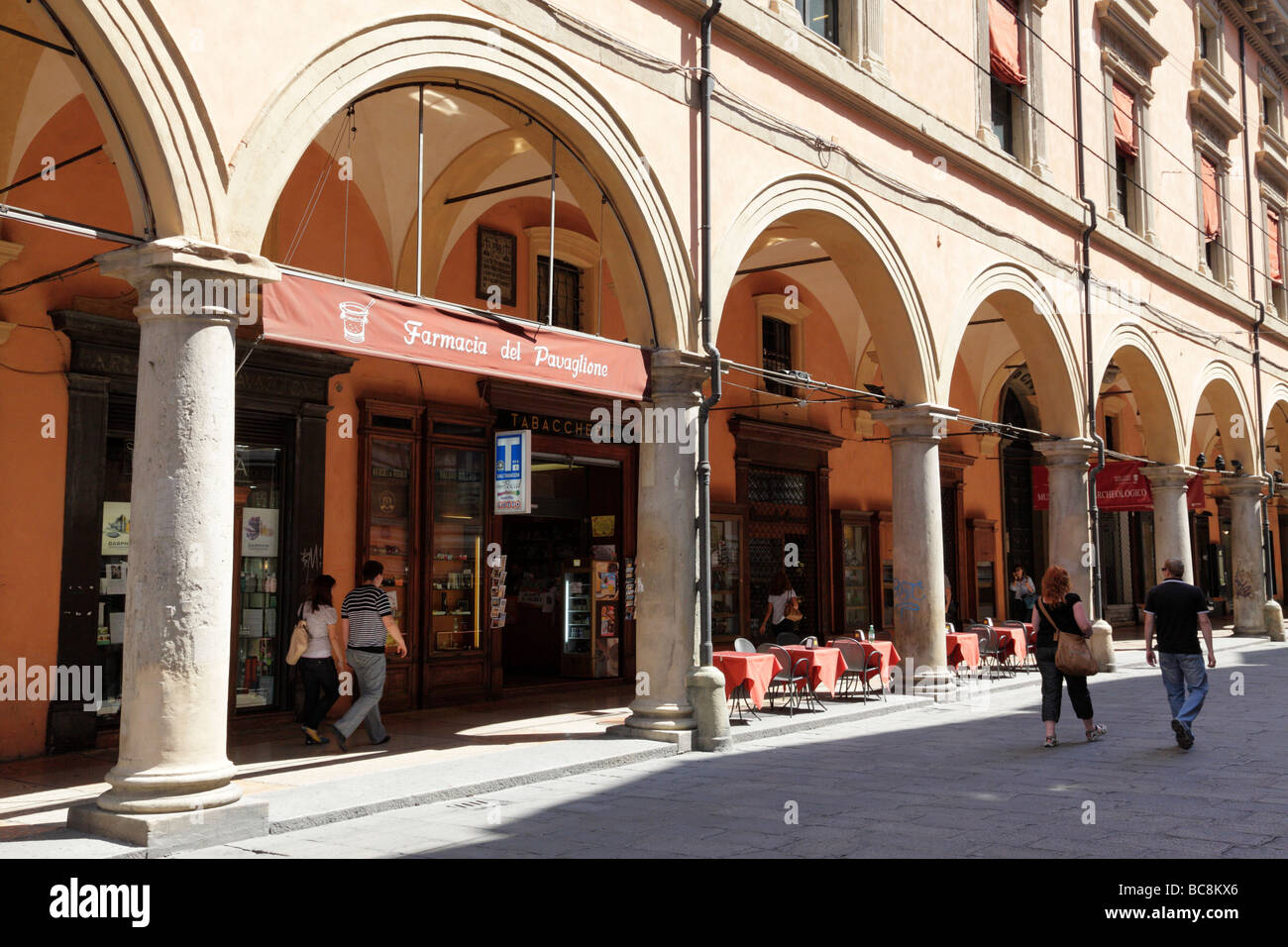 Galerie marchande couverte le long archignnasio deli via Bologna Italie Banque D'Images