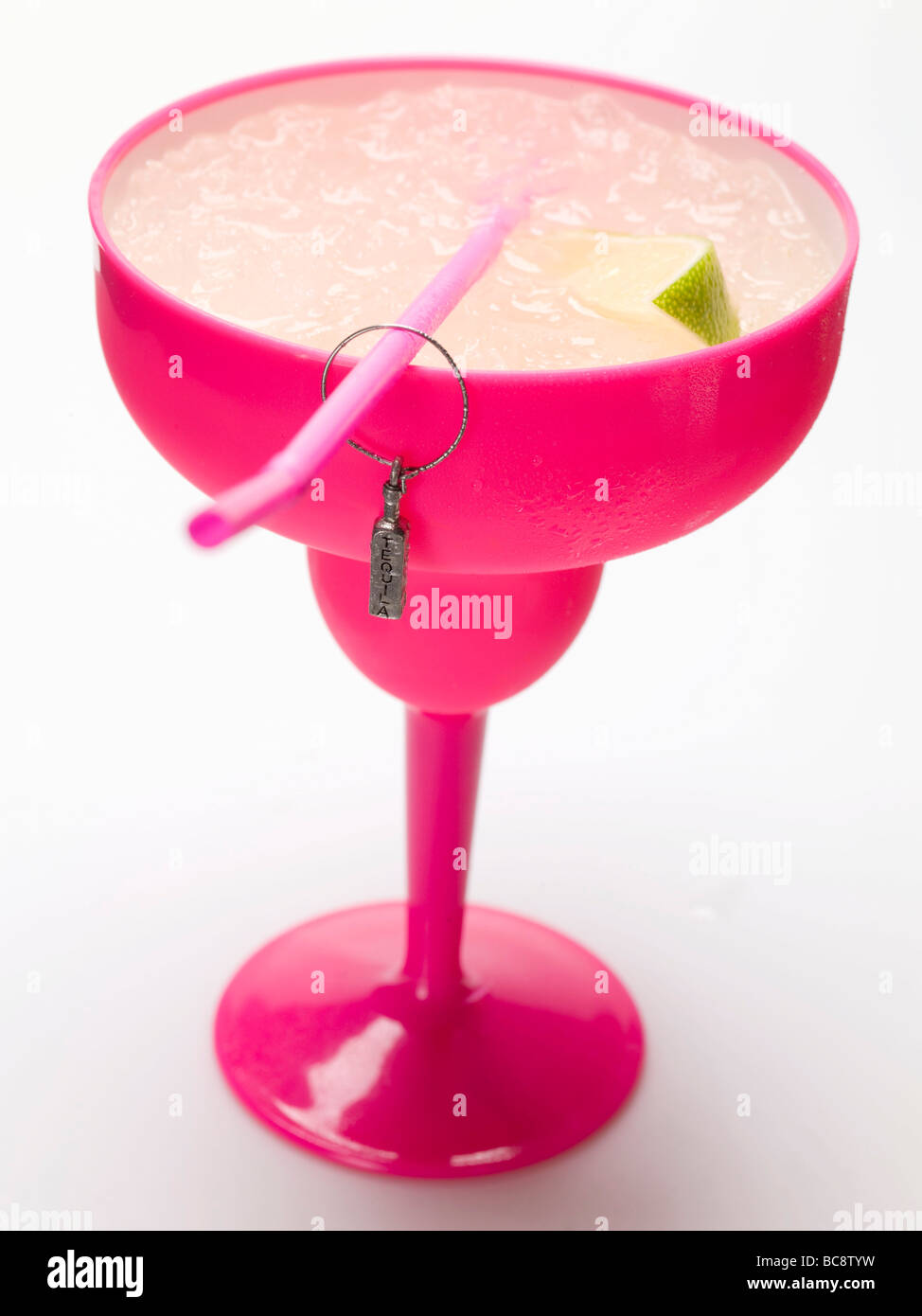 Frozen Margarita avec tranches de lime en verre - rose Banque D'Images