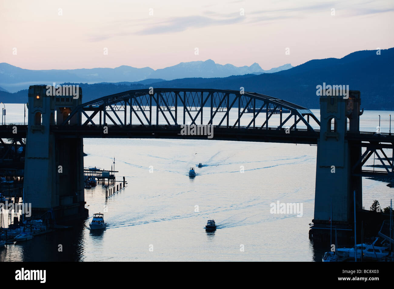 Coucher de soleil sur la baie de False Creek pont Burrard Vancouver British Columbia Canada Banque D'Images