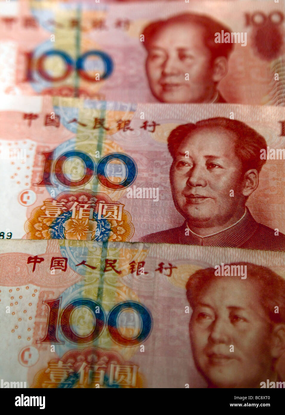 100 Yuan notes sont vus dans une mise en scène photo Banque D'Images