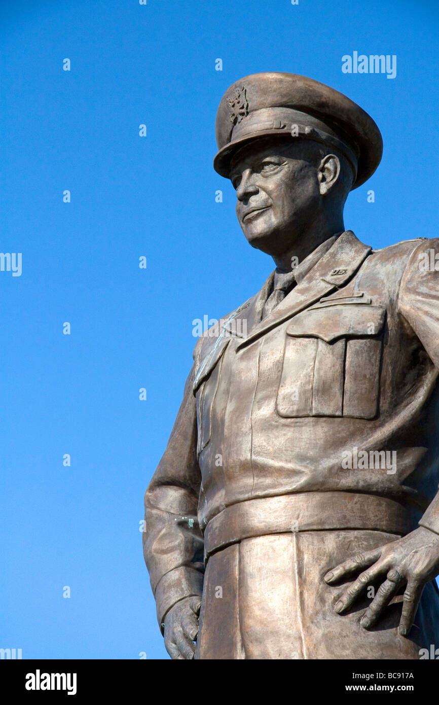 Statue en bronze de Dwight D. Eisenhower situé à l'Eisenhower Presidential Center dans Abilene Kansas USA Banque D'Images