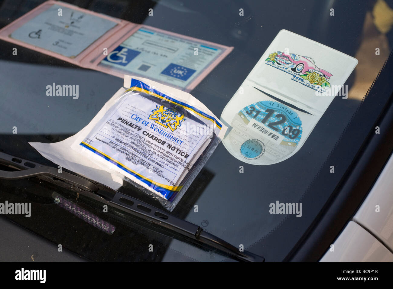 L'avis de pénalité sur une mobilité voiture Westminster London Banque D'Images