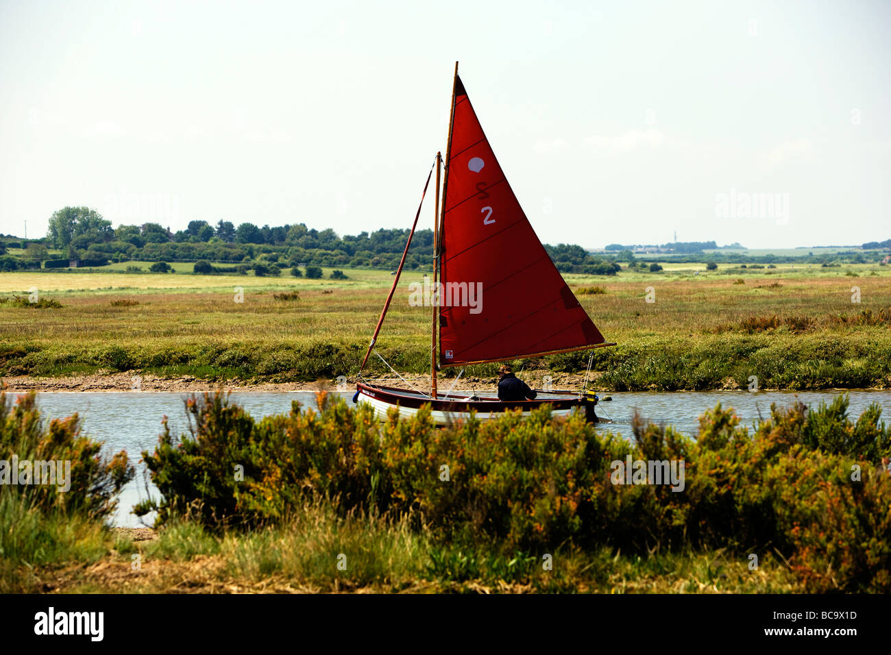 Blakeney village sur la la côte nord du comté de Norfolk en Angleterre avec l'estuaire et quayside Banque D'Images