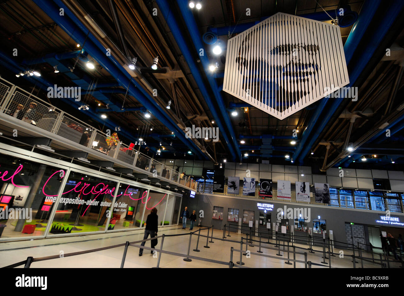 Une photo du président George Pompidou, à l'intérieur du centre d'art contemporain Pompidou, appelé aussi Beaubourg, à Paris. Banque D'Images