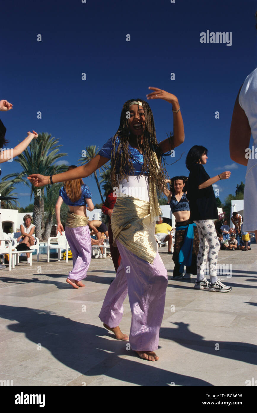 Club Med. Djerba la douce, l'animation avec danse orientale, Djerba, Tunisie Banque D'Images