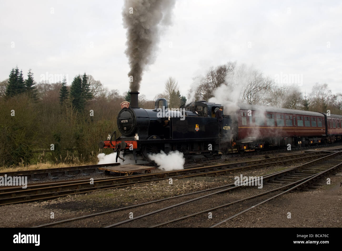 Jinty 47279 tirant une spéciale à Santa Cheddleton Railway, la veille de Noël 2008 Banque D'Images