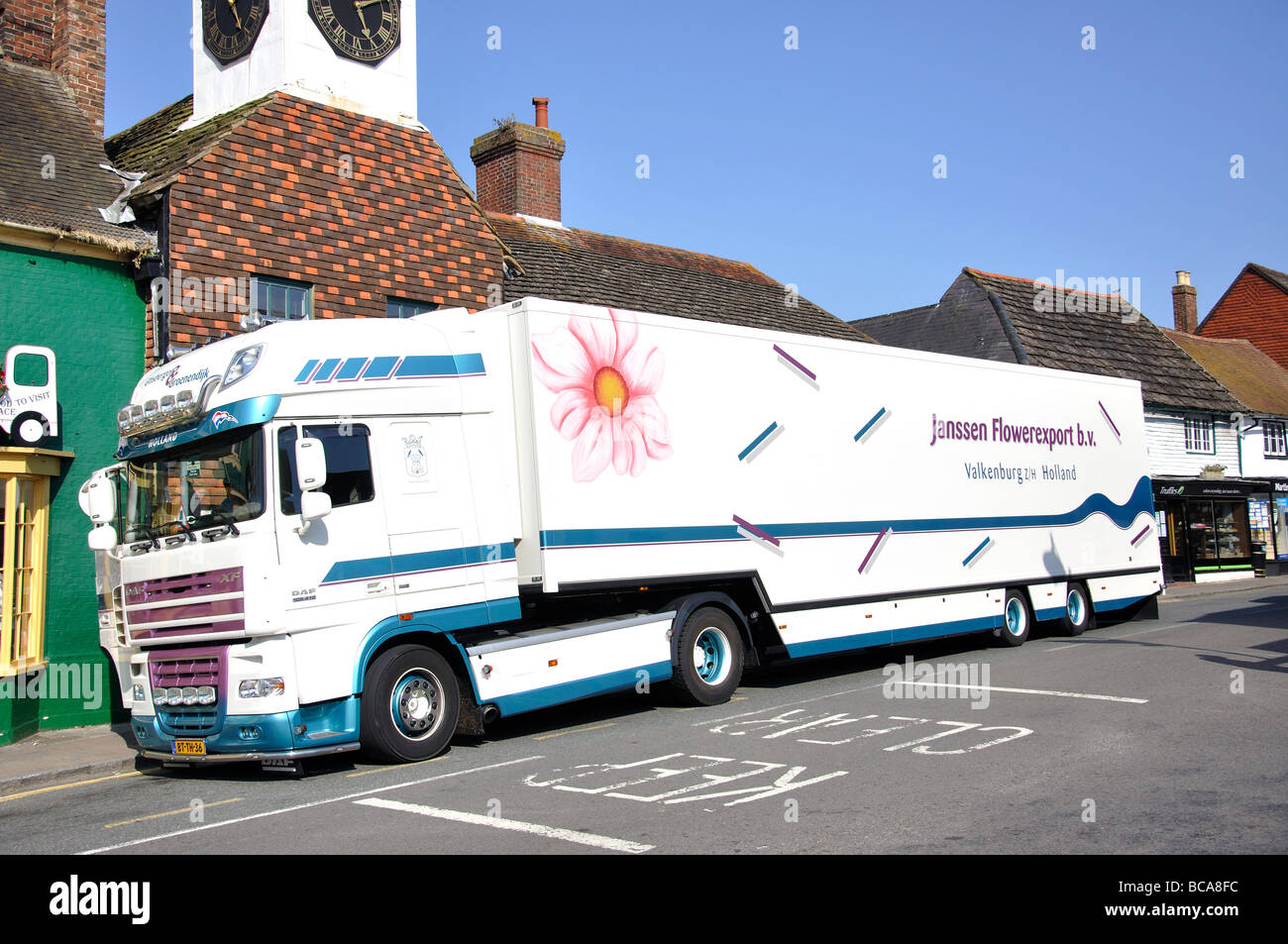 Camion semi-remorque néerlandais, High Street, Worthing, West Sussex, Angleterre, Royaume-Uni Banque D'Images