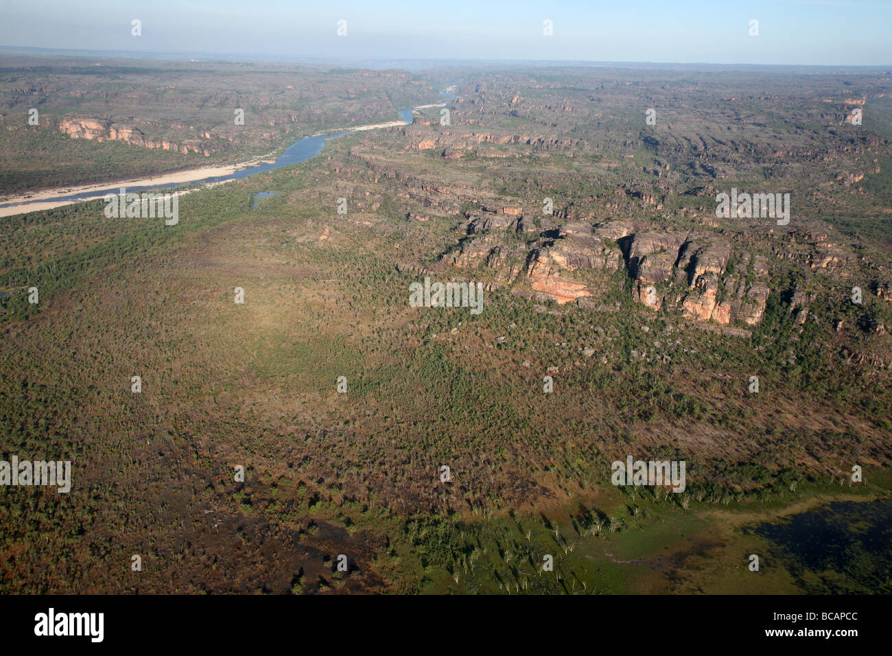 Vue aérienne de l'Est de la rivière Alligator dans le Kakadu National Park. Territoire du Nord, Australie Banque D'Images