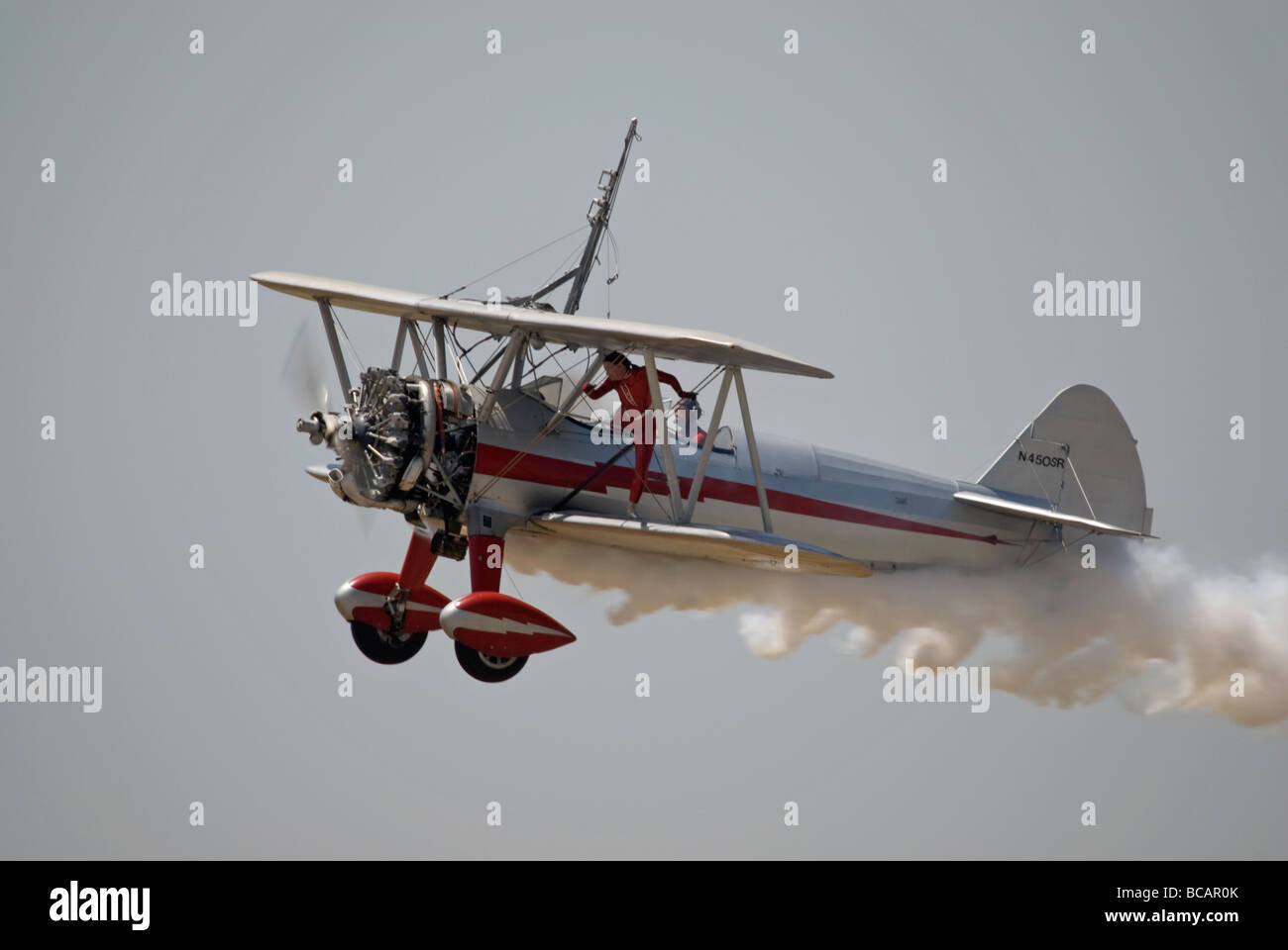 L'équipe de 'Silver ailes Wingwalking" à un meeting aérien Banque D'Images