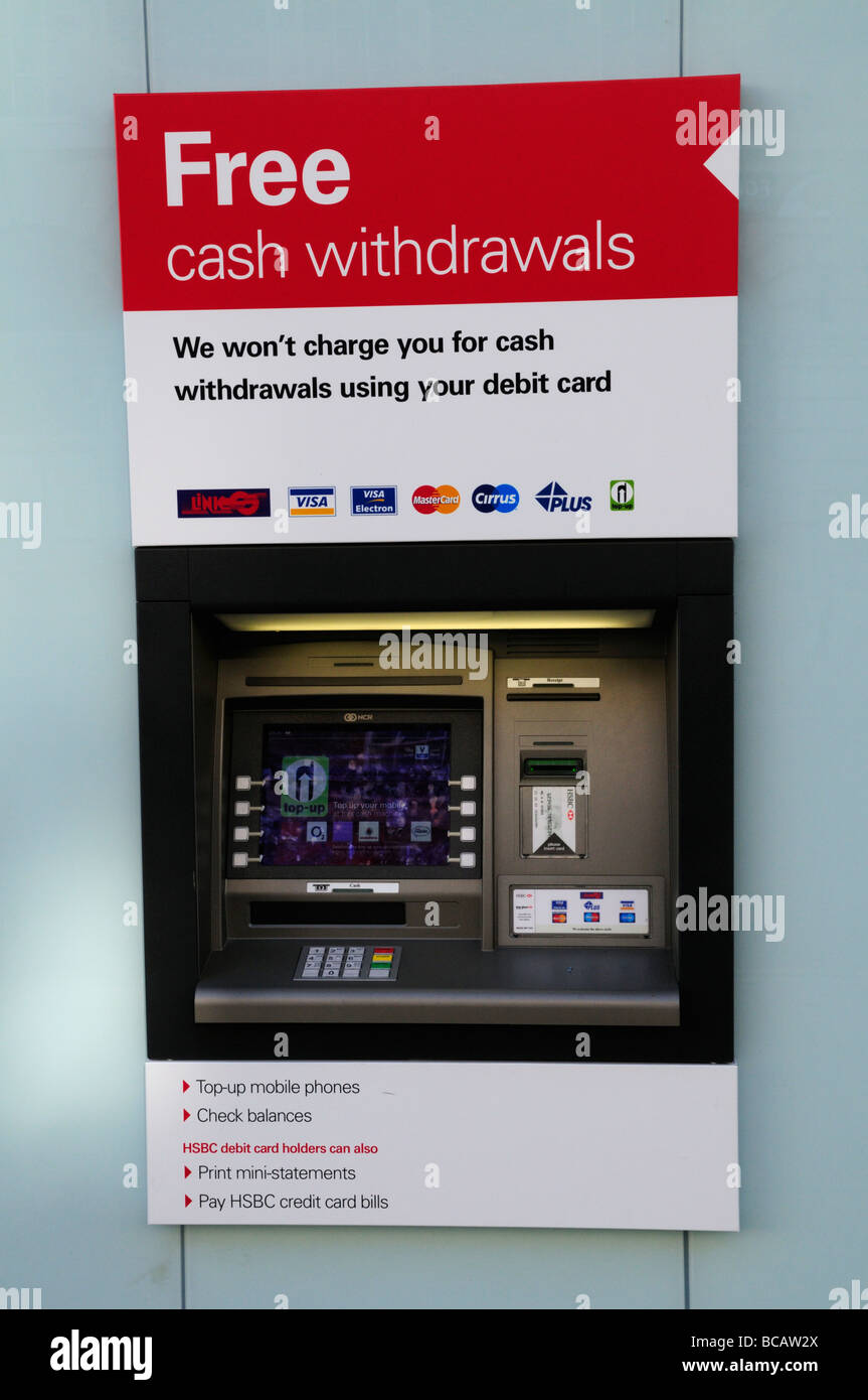 Un distributeur de billets ATM HSBC en Angleterre Cambridge UK Banque D'Images