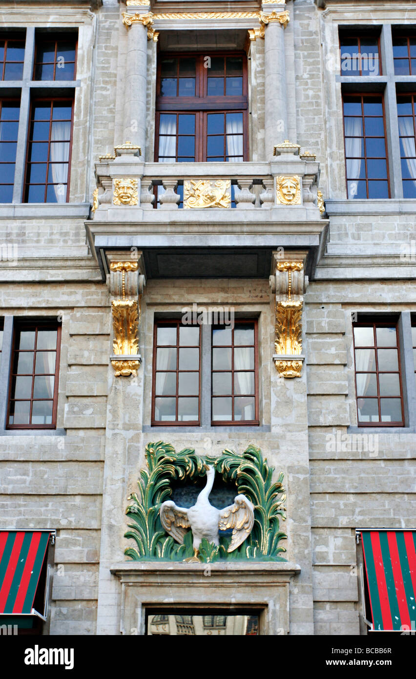 White Swan sculpture à Grand Place à Bruxelles, Belgique. Banque D'Images