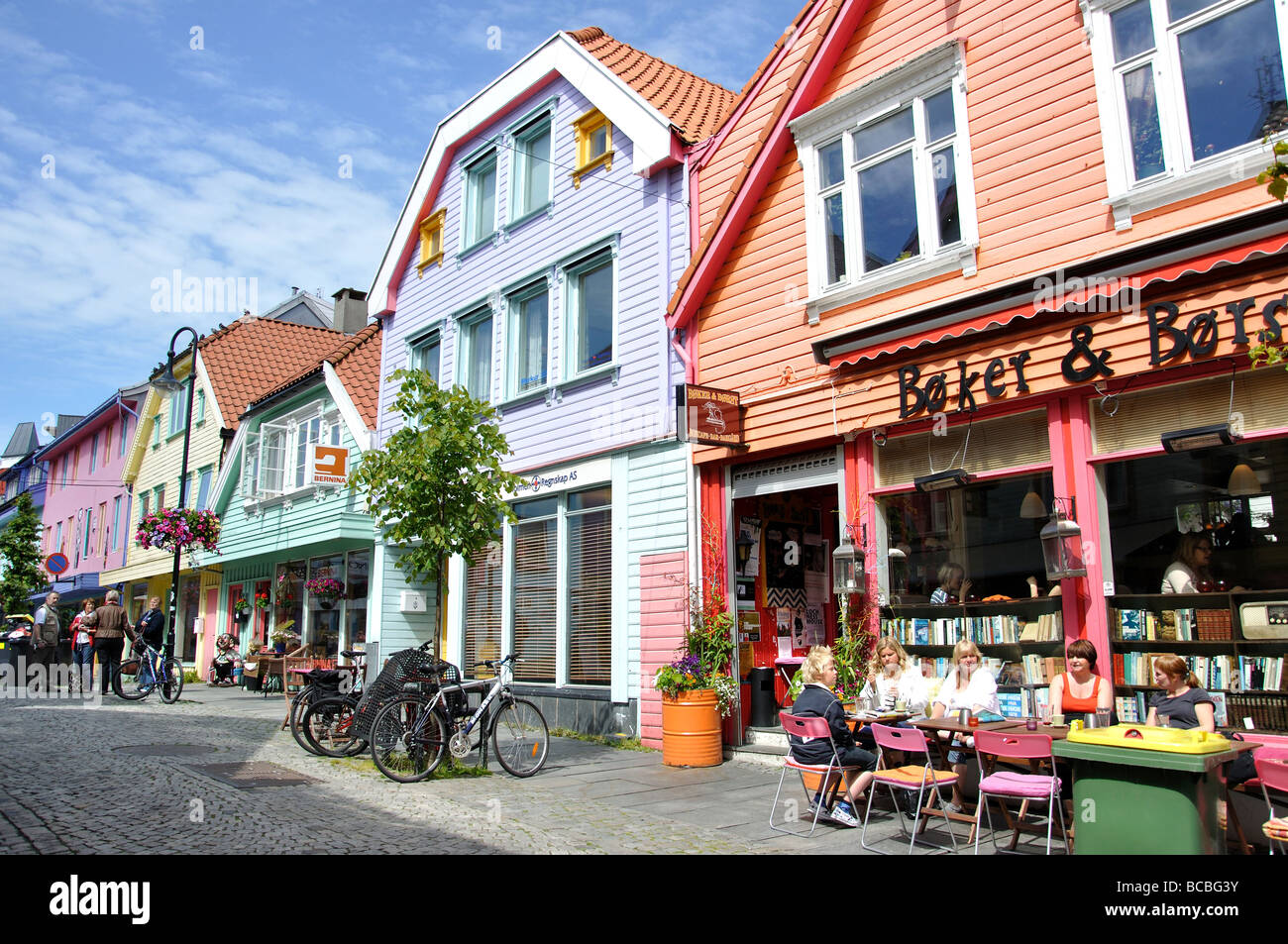 Maisons en bois de couleur pastel, Øvre Holmegate, Stavanger, Rogaland, Banque D'Images