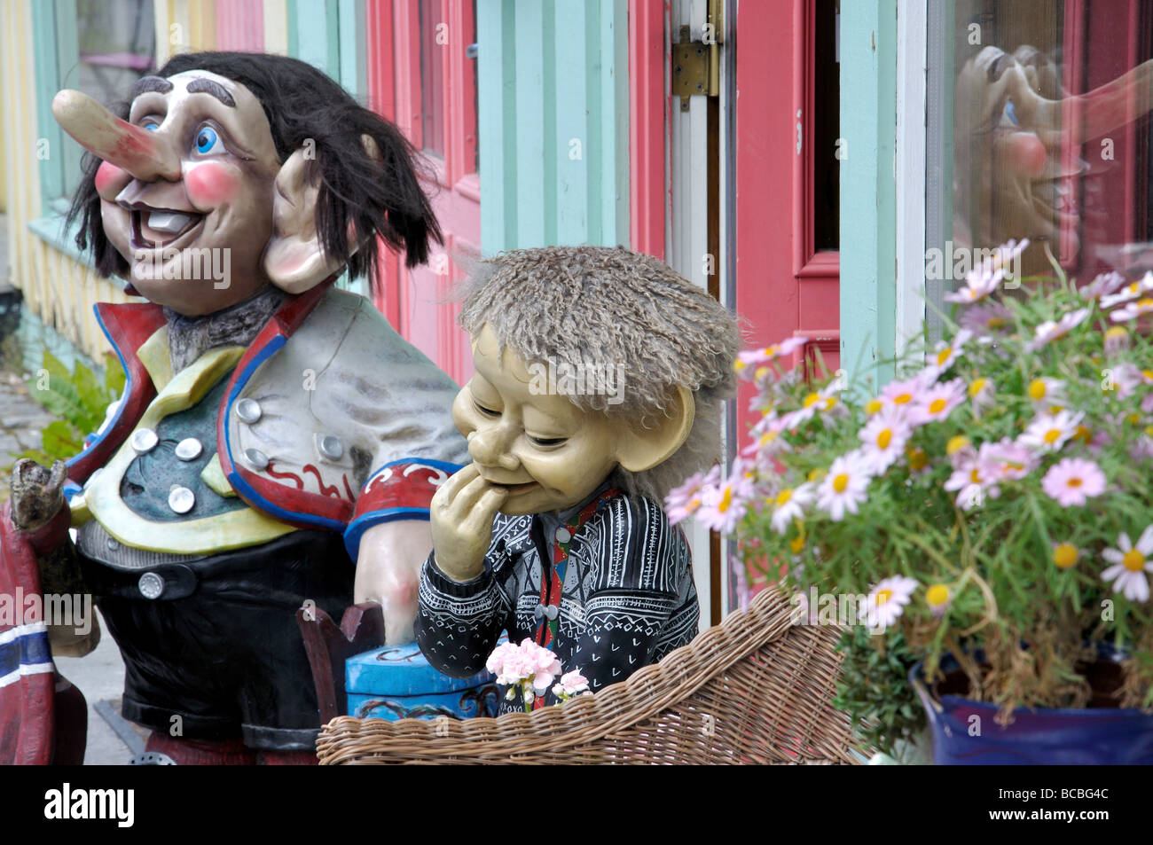 Norwegian Trolls (Nordic folklore) Outside Shop, Øvre Holmegate, Stavanger, Rogaland, Norvège Banque D'Images