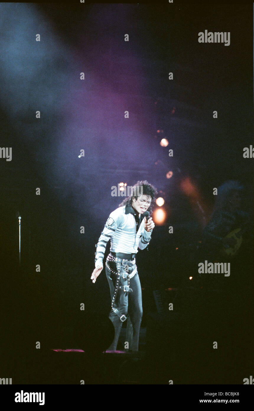 Michael Jackson vu ici après l'perforiming sur scène à Wembley lors de la tournée de concerts de mauvais 14 Juillet 1997 Banque D'Images