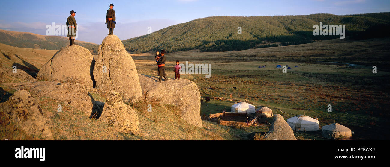 La Mongolie, province Arkhangai, camp nomade et yourtes Banque D'Images