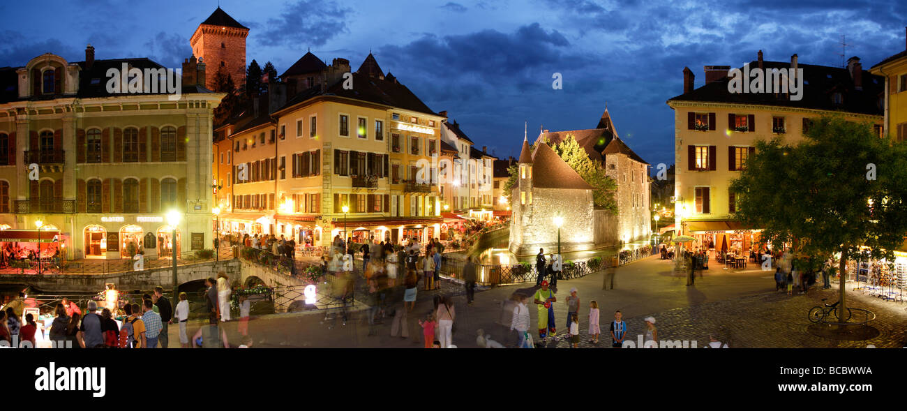 France, Haute Savoie (74), Annecy, vieille ville sur les berges du Thiou, Pont Perriere Banque D'Images
