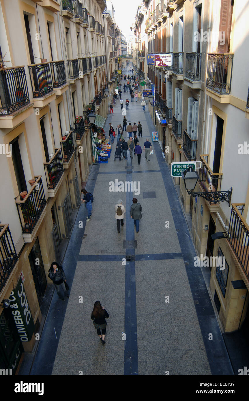 Bird's Eye View of street dans la vieille ville de San Sebastian, Espagne Banque D'Images