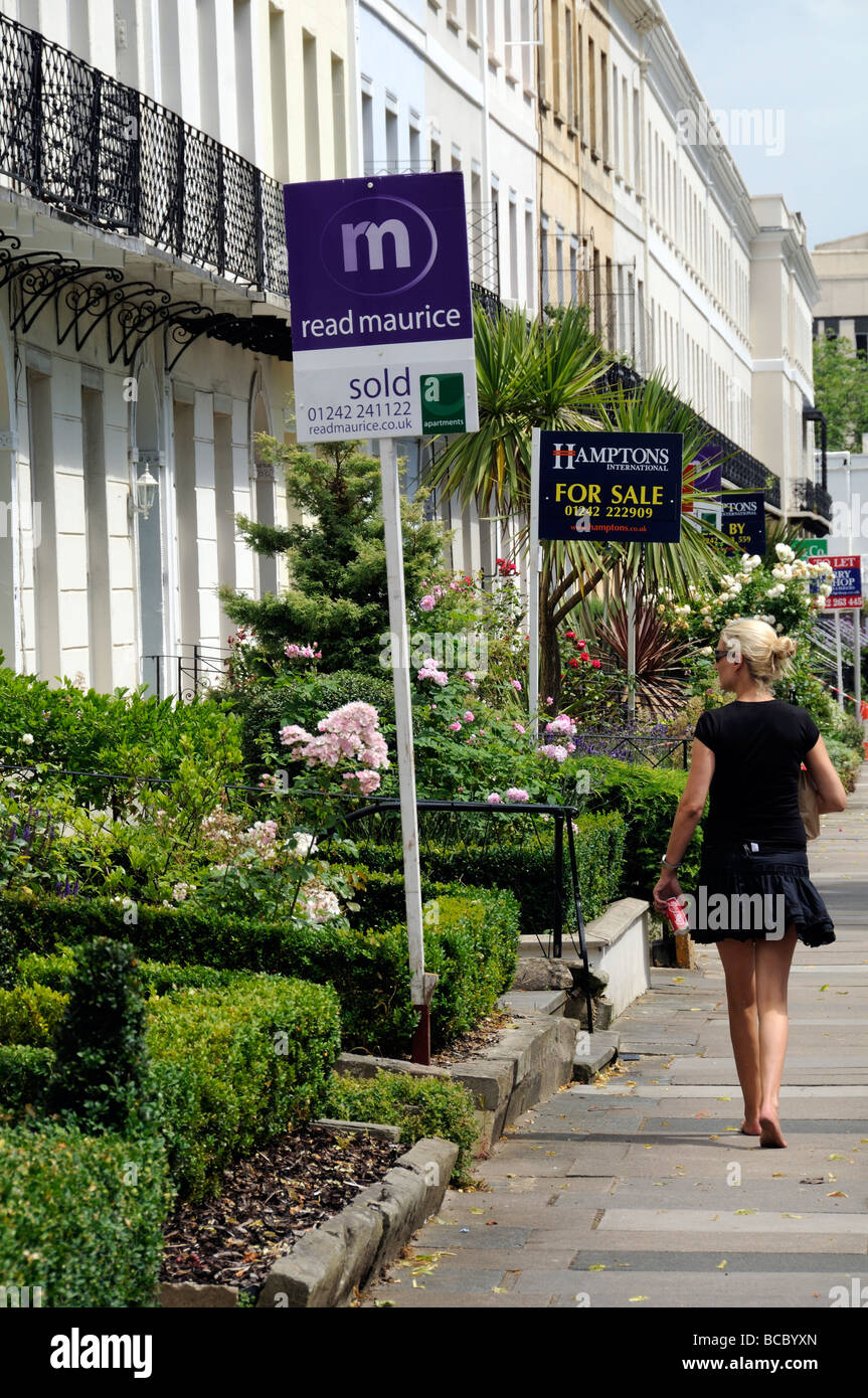 Rangée de maisons mitoyennes à vendre Regency Cheltenham Banque D'Images