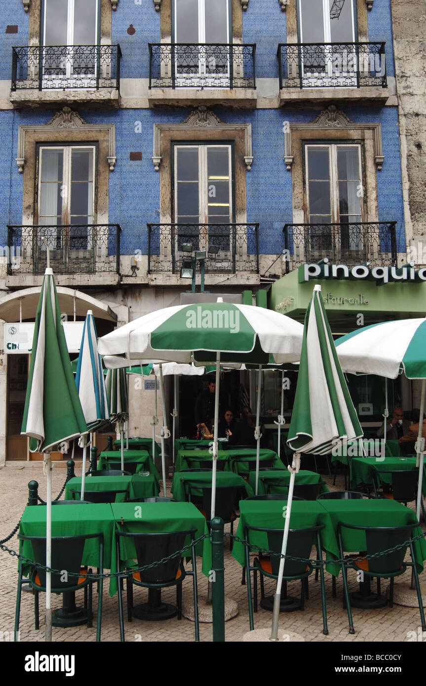 Café parapluie Banque de photographies et d'images à haute résolution -  Alamy