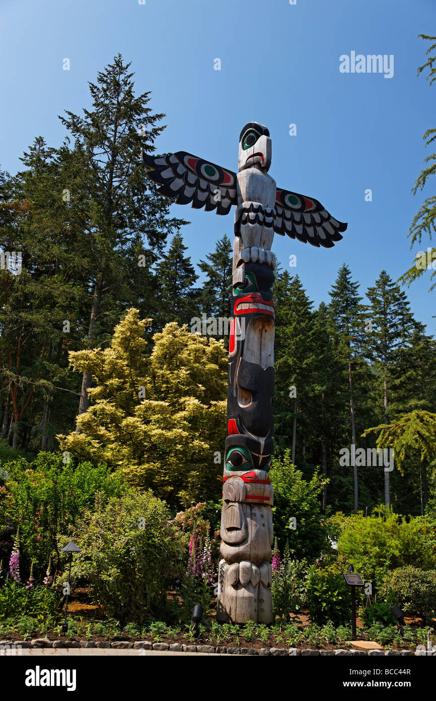 Totem en les Jardins Butchart, près de Victoria, sur l'île de Vancouver, Canada Amérique du Nord Banque D'Images