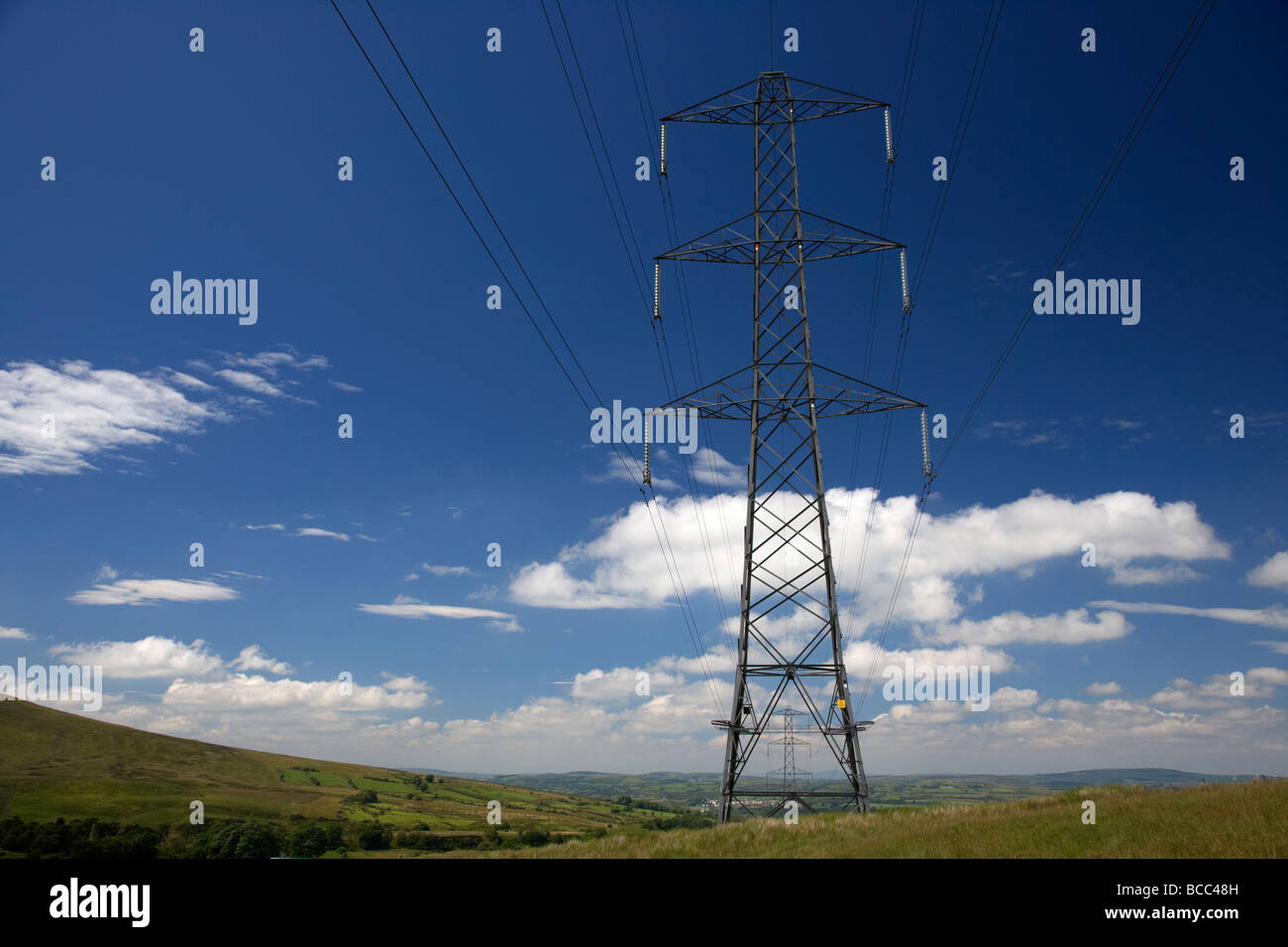 L'électricité à haute tension pylône le comté de Londonderry derry irlande du nord uk Banque D'Images L'électricité à haute tension pylône le comté de Londonderry derry irlande du nord uk Banque D'Images