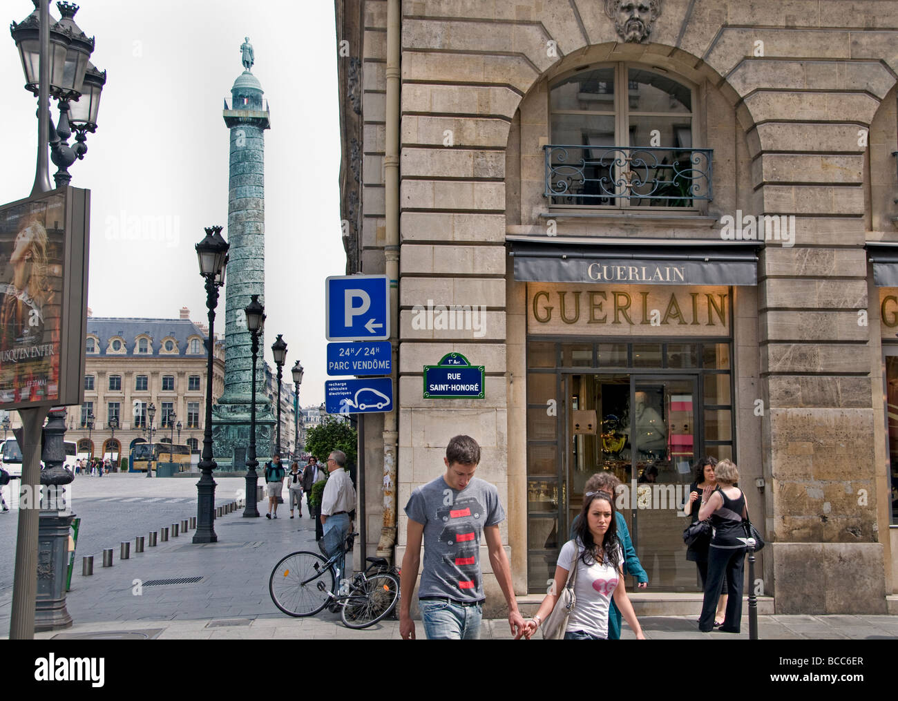 Hôtel Ritz, place Vendôme homme femme Paris France Banque D'Images