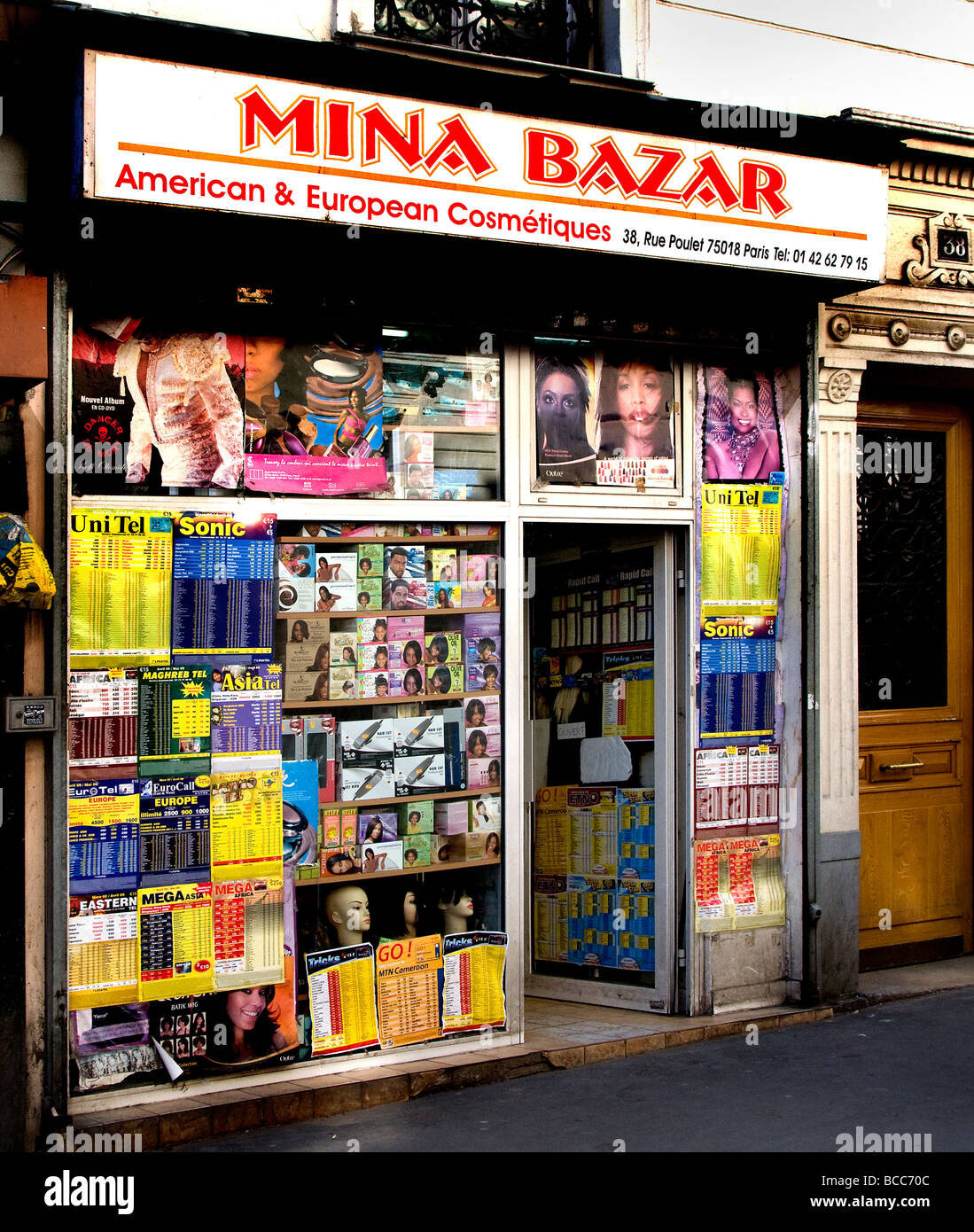 Barbes Rochechouart quartier arabe de l'Afrique de l'arrondissement de Paris. Banque D'Images