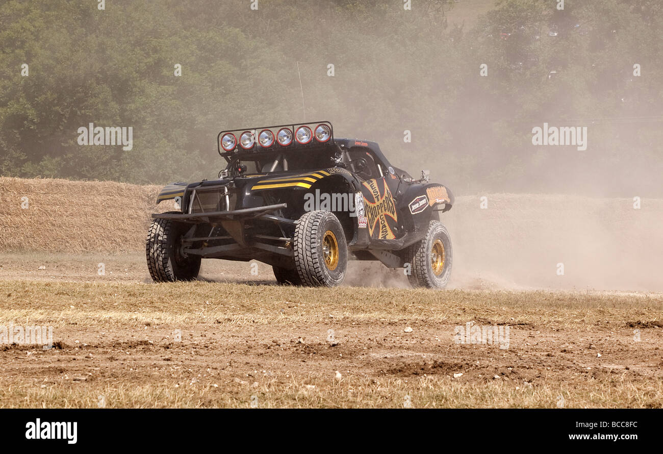 Sandra Bullock Jesse James Mari Partenaire s Conducteur de Monster Truck course Trophty Dessert à Goodwood 2009 Banque D'Images