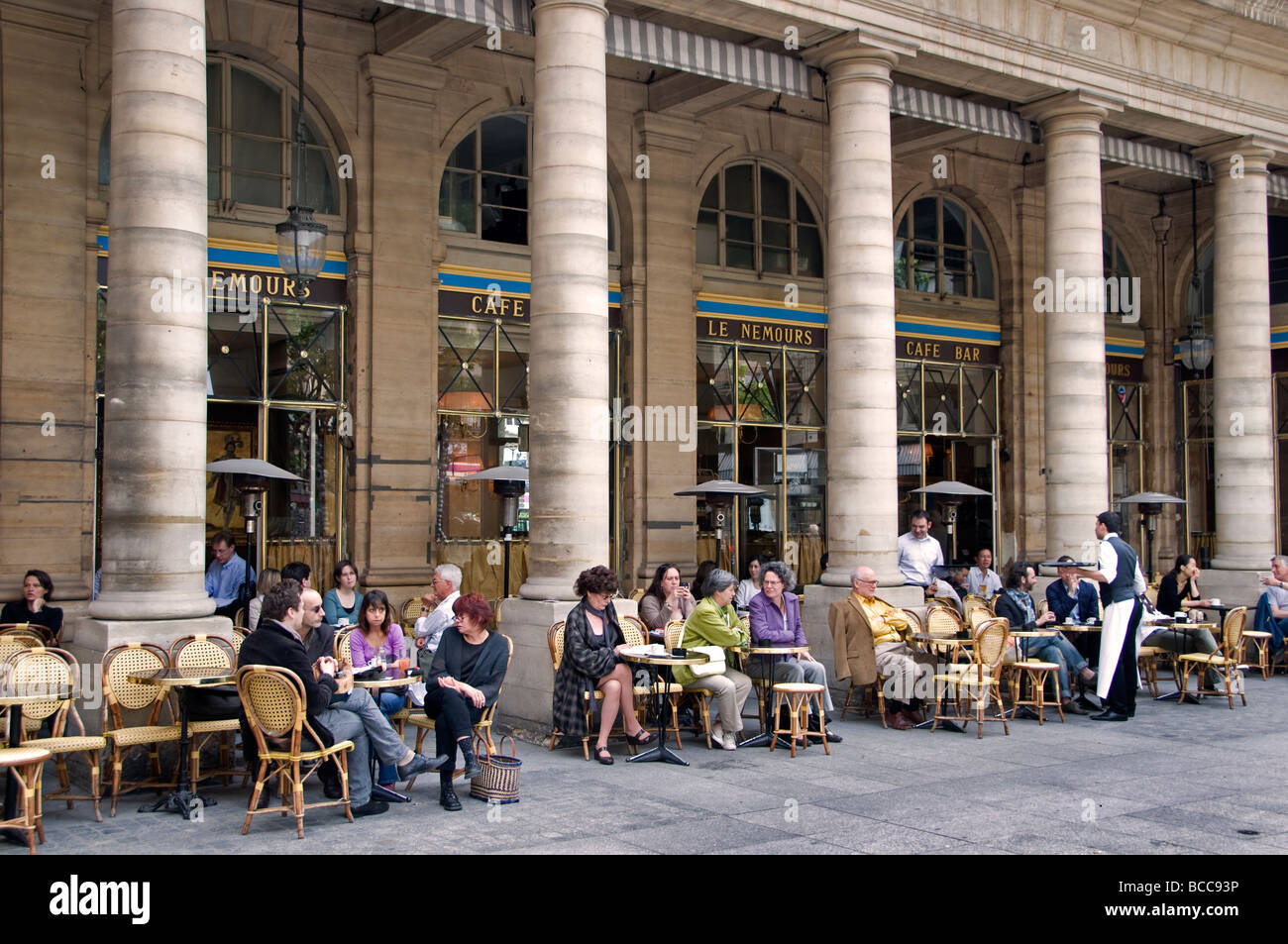 La Place du Palais Royal Paris Restaurant Café Bar Pub Banque D'Images