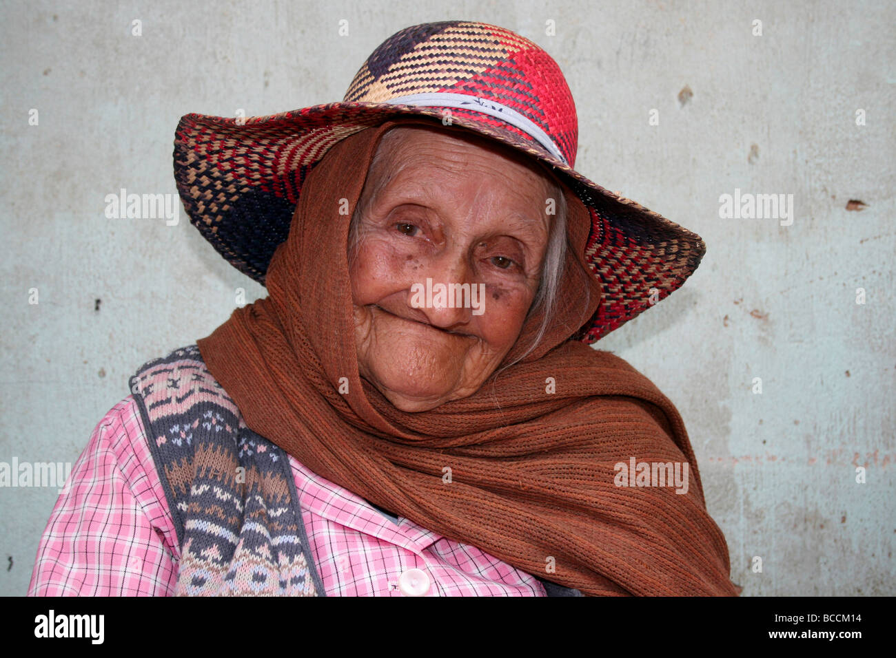 Personnes âgées Femme Malgache prises dans Ambatolampy, Madagascar Banque D'Images