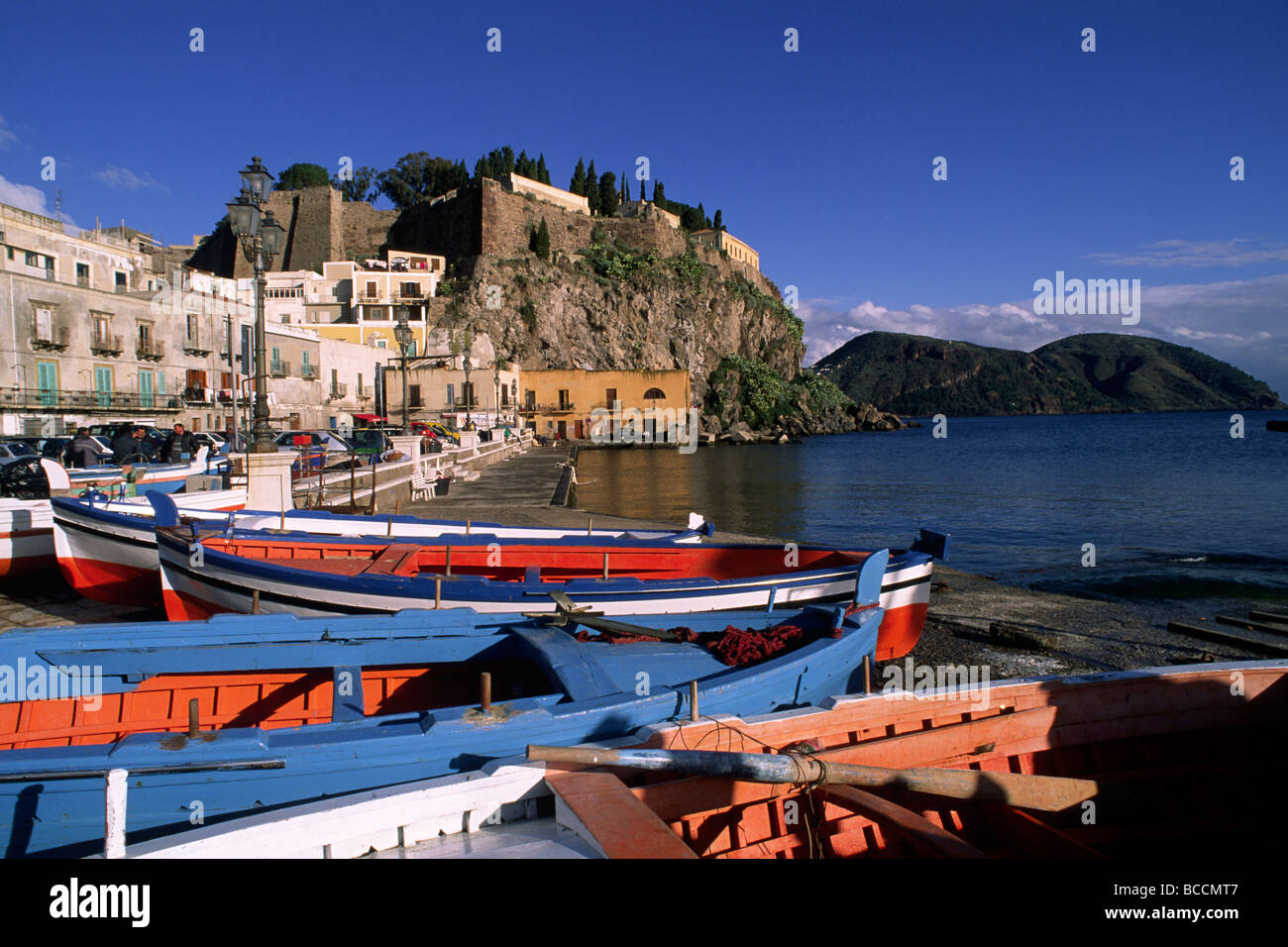 Italie, Sicile, îles éoliennes, île de Lipari, port, bateaux de pêche Banque D'Images