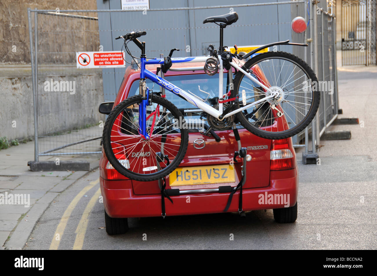 Vélo sur la voiture Banque D'Images