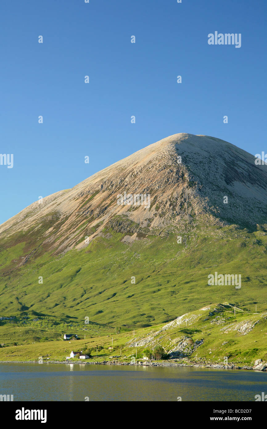 Vue sur le Loch Slapin près de Torrin à Beinn Dearg Mhor (709m), Île de Skye, en Ecosse. Banque D'Images