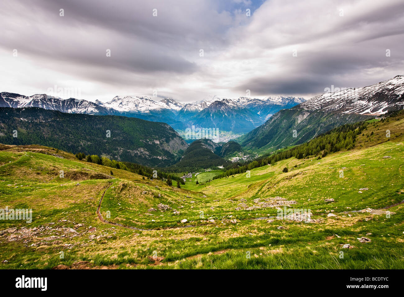 Vue panoramique de belalp wallis suisse sur un jour gris Banque D'Images