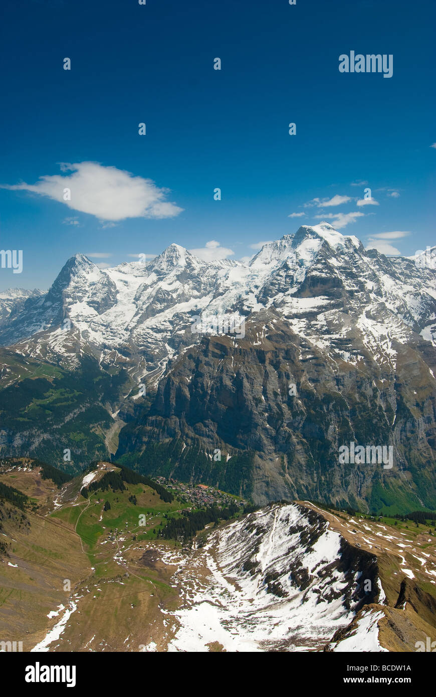 Moench Eiger et Jungfrau mountain peaks vue du Schilthorn Suisse Banque D'Images