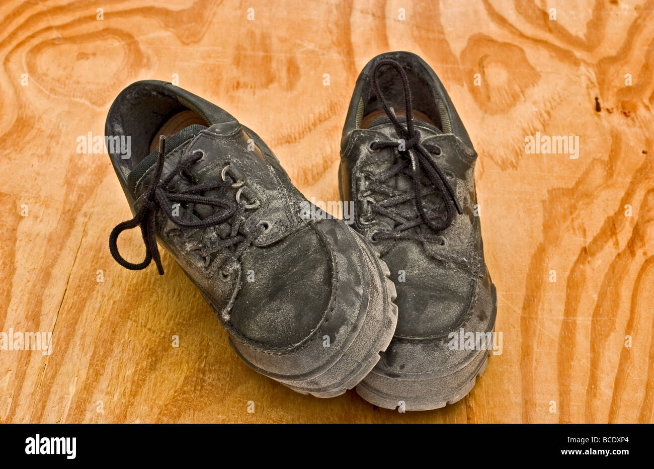 Dirty boots and shoes Banque de photographies et d'images à haute  résolution - Alamy