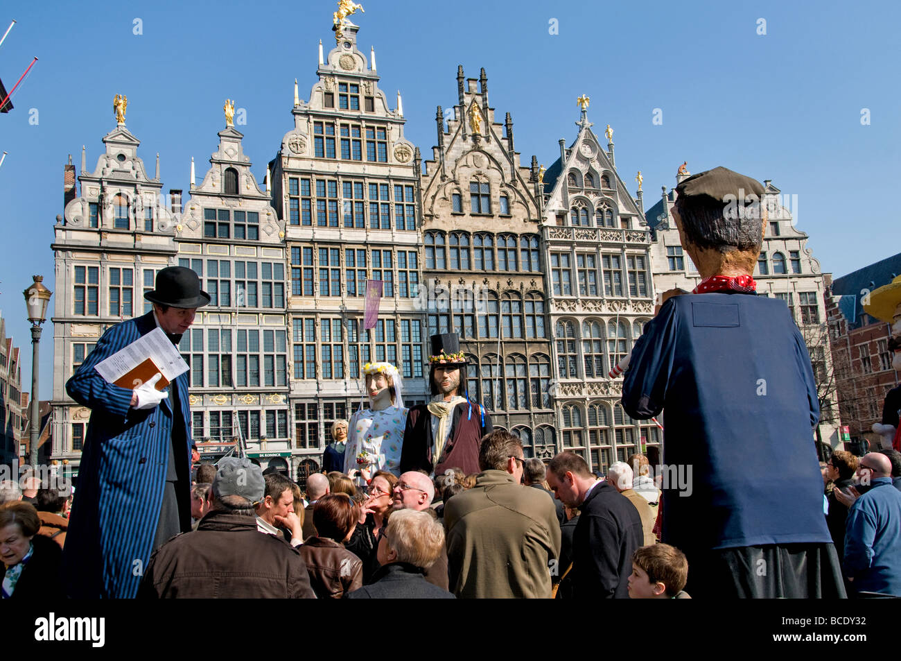 Fête du printemps le grand marché Brabo Anvers Belgique l'hôtel de ville Banque D'Images
