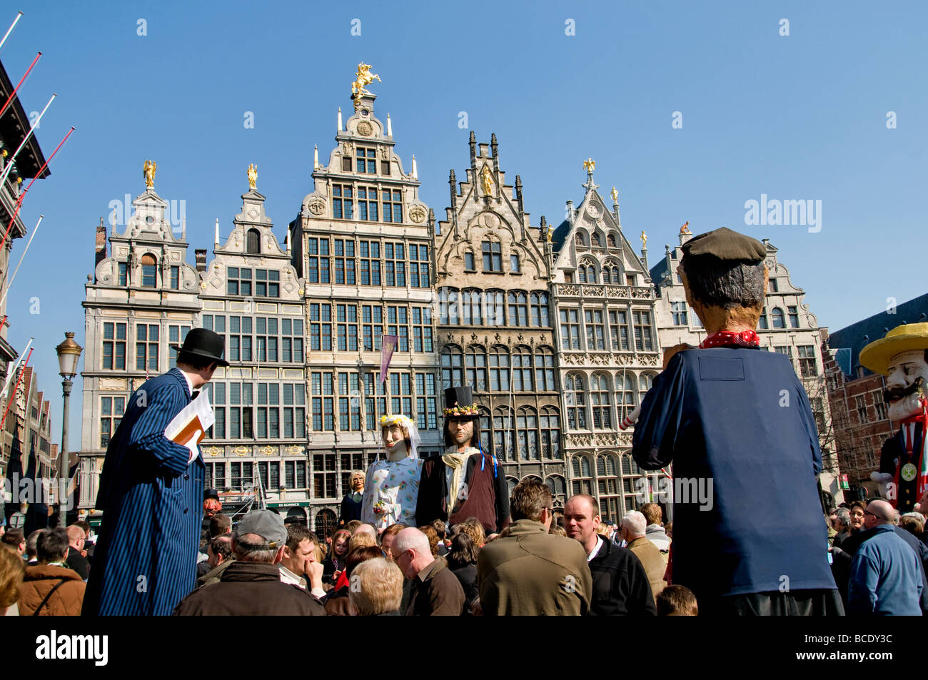 Fête du printemps le grand marché Brabo Anvers Belgique l'hôtel de ville Banque D'Images