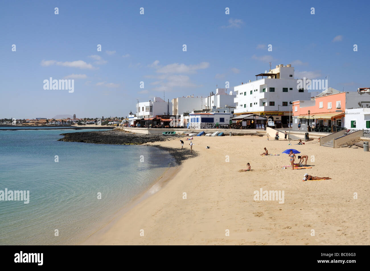 Fuerteventura corralejo beach people Banque de photographies et d ...