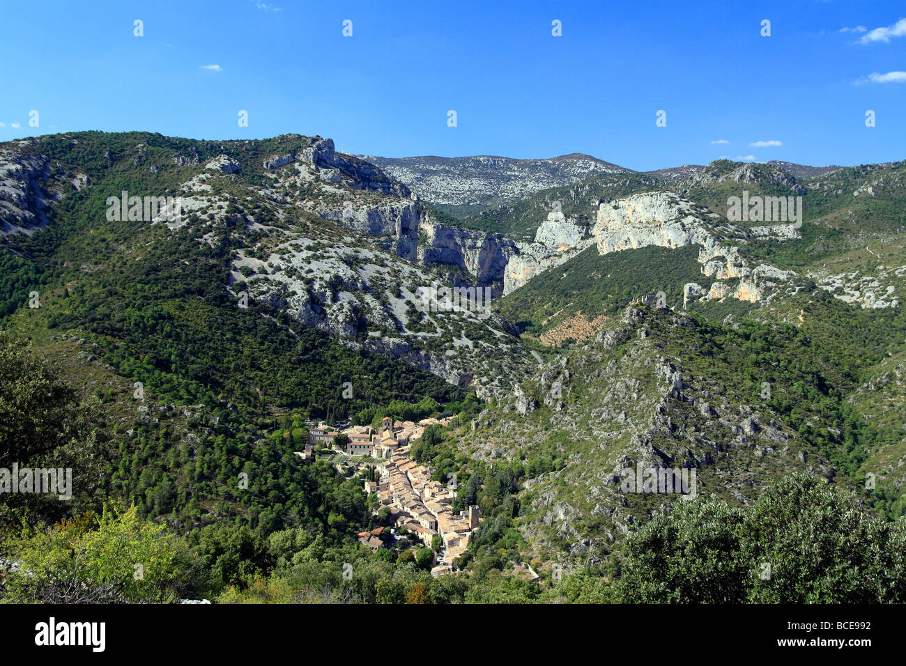 Saint Guilhem le Désert village, Languedoc Roussillon en France Banque D'Images