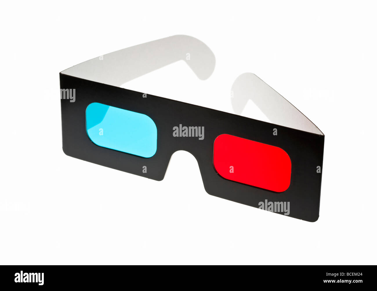 Une paire de carton rouge cyan anaglyphe lunettes 3D pour utilisation en  regardant les films en 3D Photo Stock - Alamy