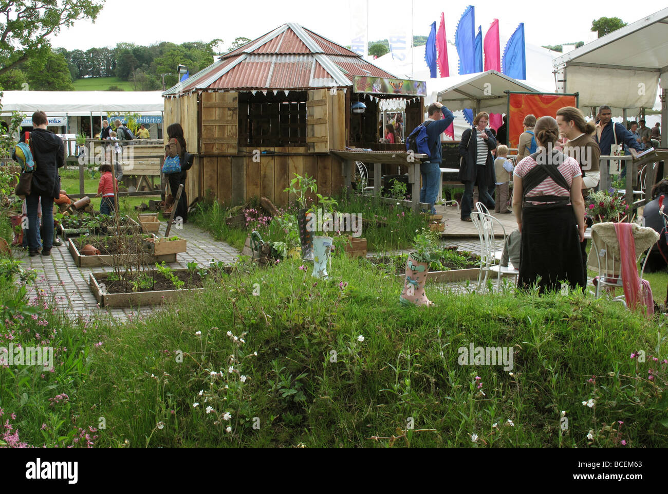 Le Wiggly Welly Garden au Hay-on-Wye Guardian Book Festival Sur Brecon Road dans la ville de Hay-on-Wye Powys Wales GB ROYAUME-UNI 2009 Banque D'Images