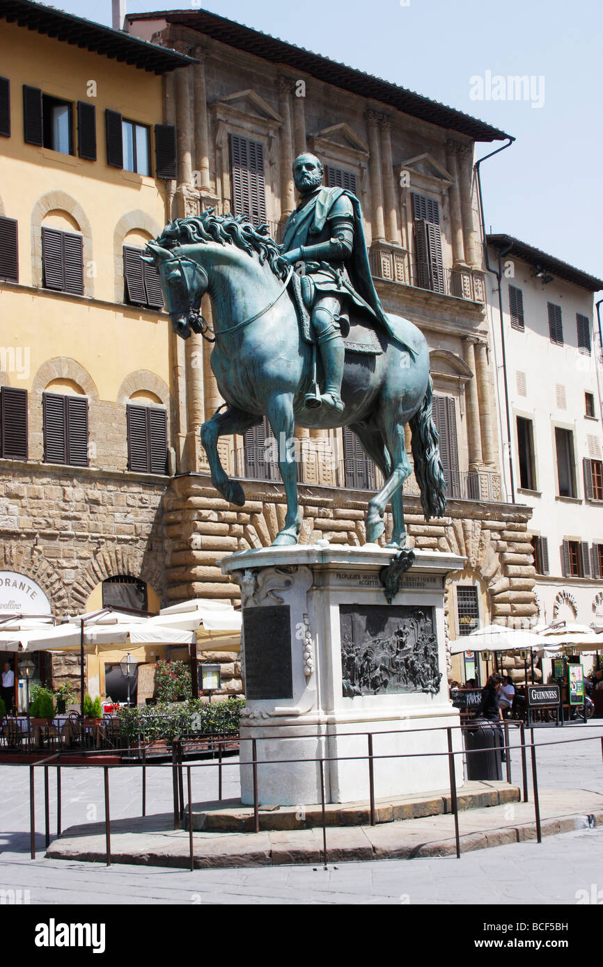 Giambologna statue équestre du Grand Duc Cosimo dans la Piazza della Signoria (place) Florence Banque D'Images
