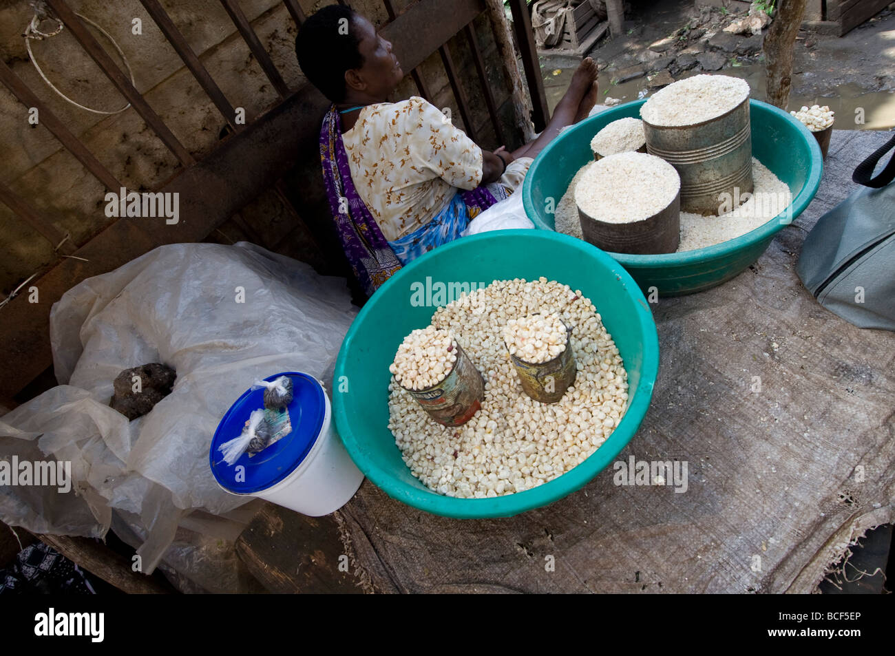 Le maïs pour la vente au marché de Malindi Banque D'Images