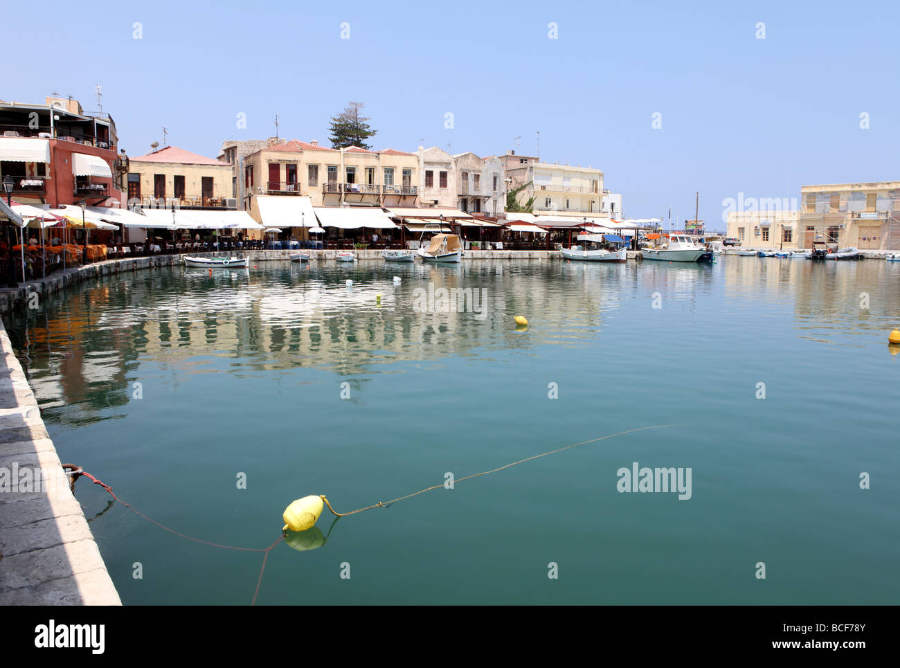 Le port vénitien au cœur de Rethymnon Crète après les plus gros bateaux ont été déplacés dans d'autres ancrages dans l'été de 2009 Banque D'Images